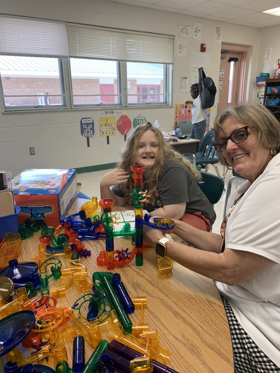GoodwinGMS's tweet photo. My students loved doing STEM in our classroom today. #Freedom Falcons learning to problem solve. https://t.co/70KGjyjlzU