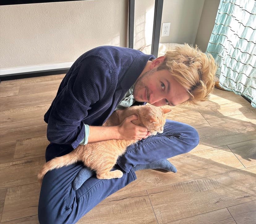 harryintheaIps's tweet photo. Birthday boy⭐️🎂🐈 https://t.co/DIGiMCwAqg