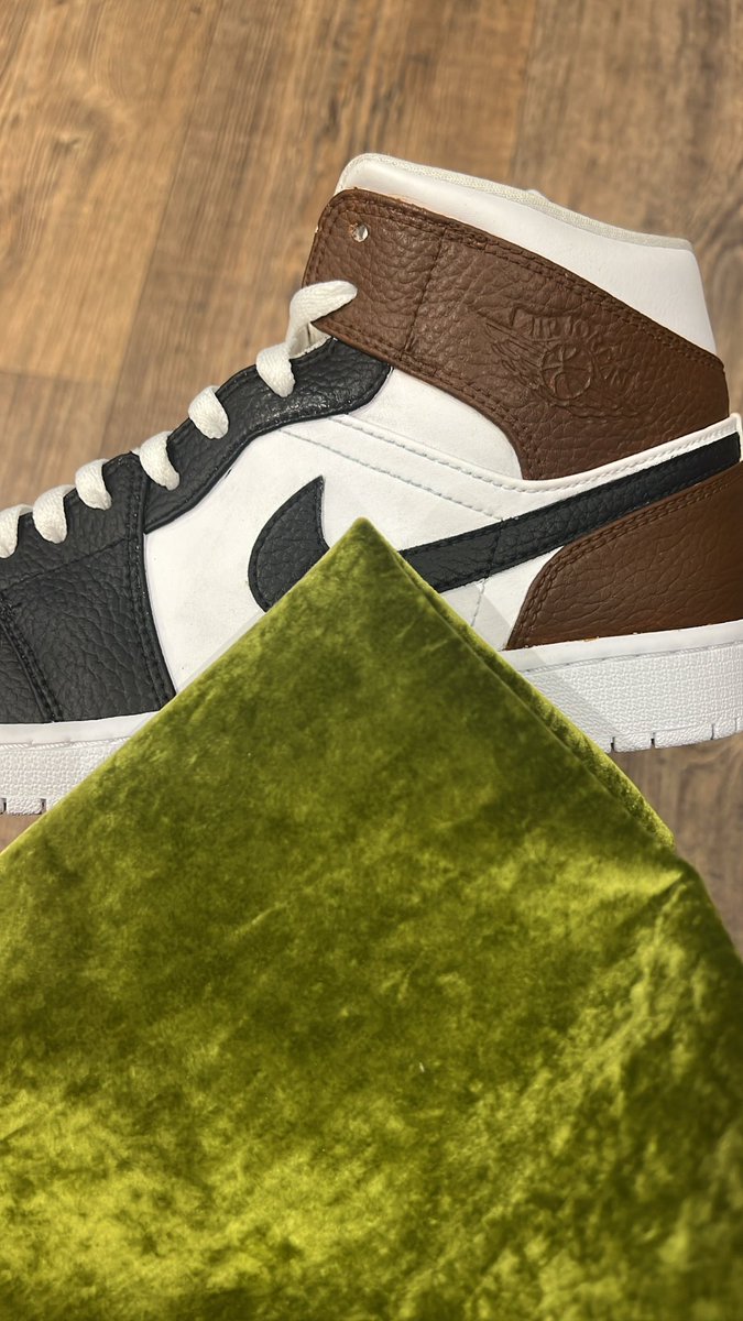 noneofzero_'s tweet image. Idk what to think