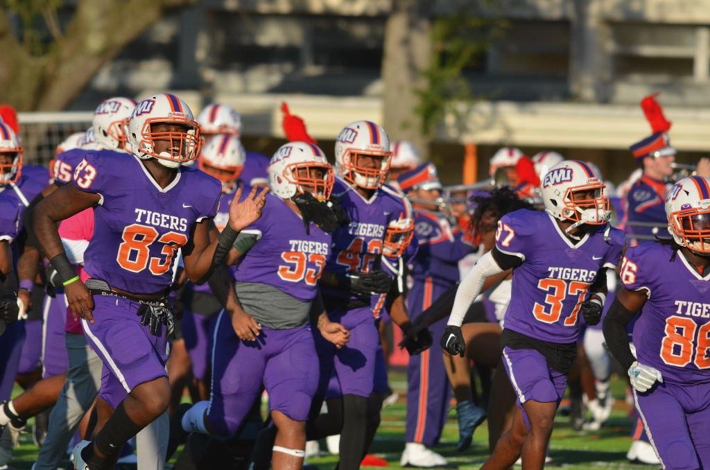 DonovanGrayson_'s tweet photo. Blessed to receive my first offer from Edward Waters University!!@ewctigers @WHCoachWhite @polk_way https://t.co/rVW6AbQMYH