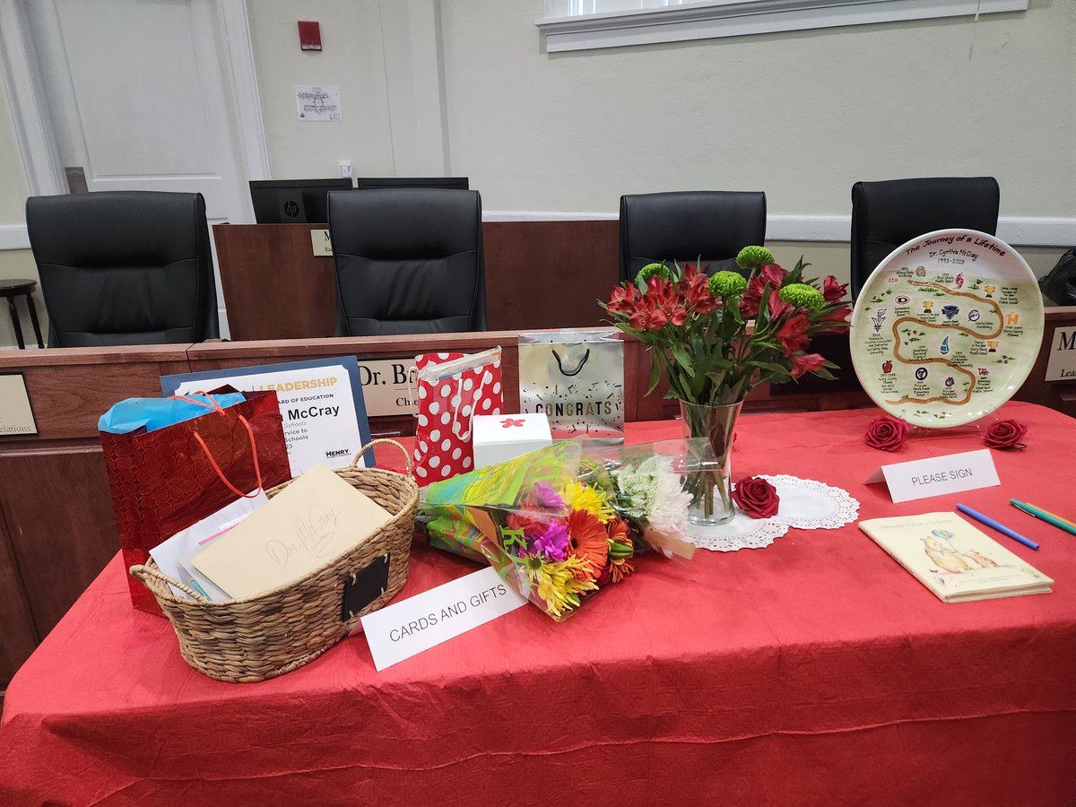 melanie_kellam's tweet photo. What a beautiful retirement celebration!!. Thank you, @CynthiaMcCray19, for your leadership, your mentorship, and your support. Your legacy is strong and still growing. Well done... All of us, @WMSHCS, appreciate your service . @MASuddeth @HenryCountyBOE https://t.co/QS6F7vZPHn