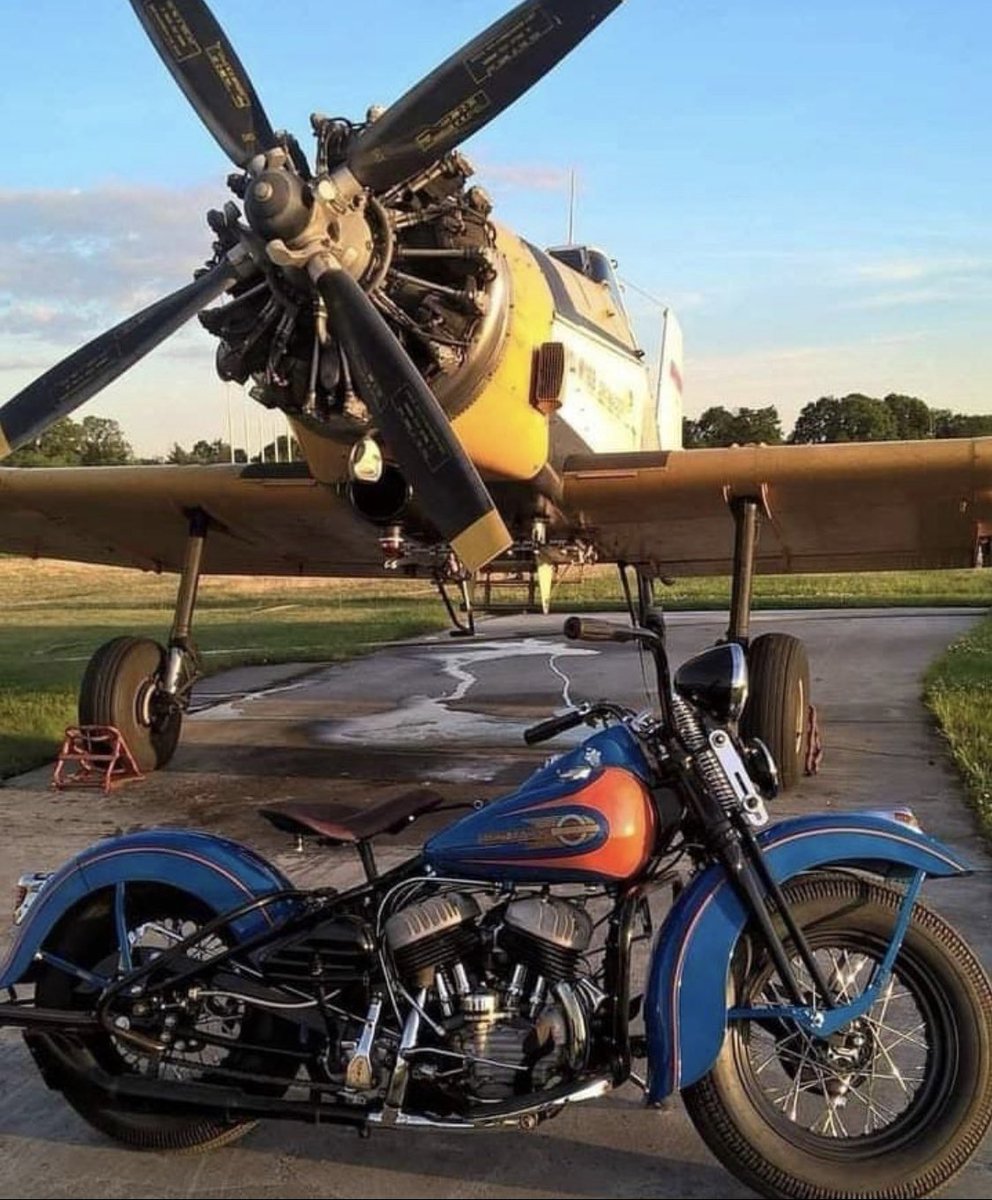 sukannku100's tweet photo. A small aircraft with an air-cooled reciprocating propeller engine and a Harley-Davidson look great! I feel so!
#HarleyDavidson #FlatHead #Sidevalve 😎🏍♥️👍🏽☮️ https://t.co/jurULgZ2WJ