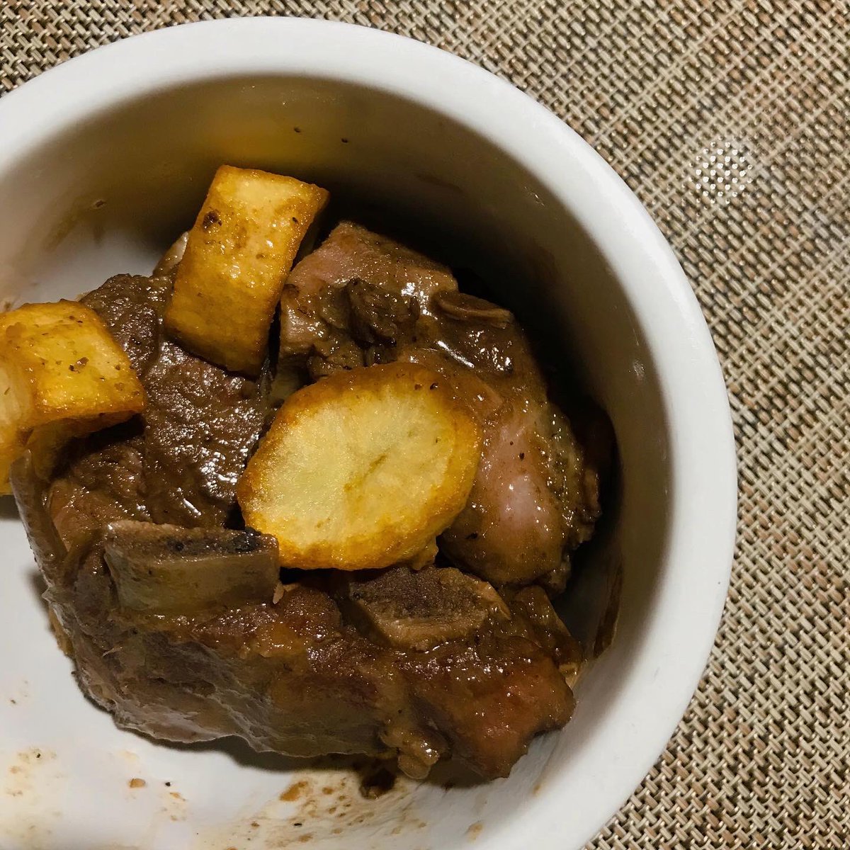 foodamnph's tweet photo. This weekโs lutong kawa :)
Adobo ribs with potato wedges with a hint of spice! ๐ฝ Kain na!
#foodamnphilippinesrecipe #villenaskitchen #foodamnph #foodamn #foodamnphilippines #foodamnphilippinesadoboseries #adobo #adoboribs
#pinoyfood #filipinofood #philippines #pilipinas https://t.co/JQPzgdzPml