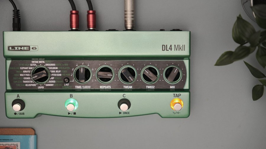 line6japan's tweet photo. 機材レビューやギター録音ノウハウなどを求道的な姿勢で取り組む「BENIMARULABO」の主宰者であるギタリストのべにまる氏(@rnrbenimaru)。そんな氏による #DL4MkII レビューは本機をライブ現場でパッと使いこなすためのヒントが詰まっています。
▼動画を観る▼
https://t.co/8wfMIRn5qI https://t.co/sblBZFvLMt