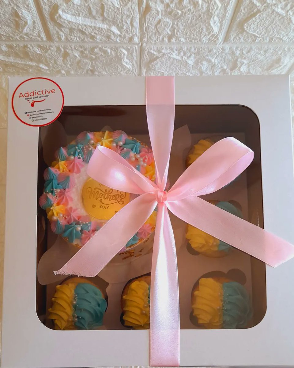 AddictiveSS's tweet photo. Here are some of the addictive sweetness we indulged amazing moms this past Mother's Day...😍😍

#bentogiftbox #bentocake #personalisedcake #occasioncake #motherstreat #anytimecakes #anytimegift #lovegifts #foodie #sweettooth #yummytreats #addictive https://t.co/htxrmsaq8x