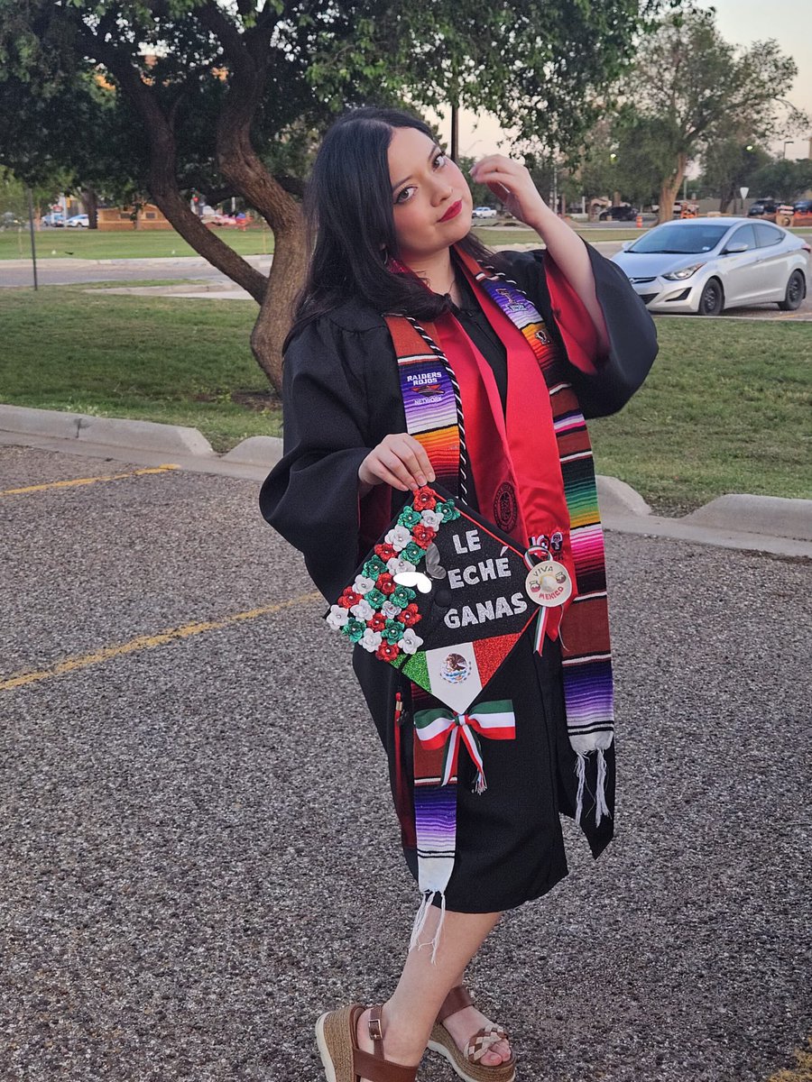 EpccB's tweet photo. 2020-2021 Bridges Alumni, Anayansi Ramirez 👩🏻‍🎓 Congratulations on graduating from Texas Tech Lubbock with a B.S. in Biological Sciences. 👩🏻‍🎓You’ve done an amazing mazing job! 🎉🎊 https://t.co/QgwE2kCYUQ