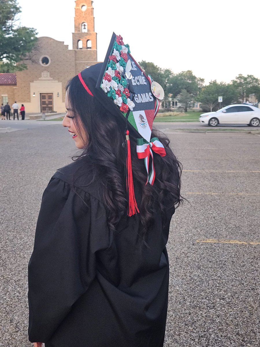 EpccB's tweet photo. 2020-2021 Bridges Alumni, Anayansi Ramirez 👩🏻‍🎓 Congratulations on graduating from Texas Tech Lubbock with a B.S. in Biological Sciences. 👩🏻‍🎓You’ve done an amazing mazing job! 🎉🎊 https://t.co/QgwE2kCYUQ