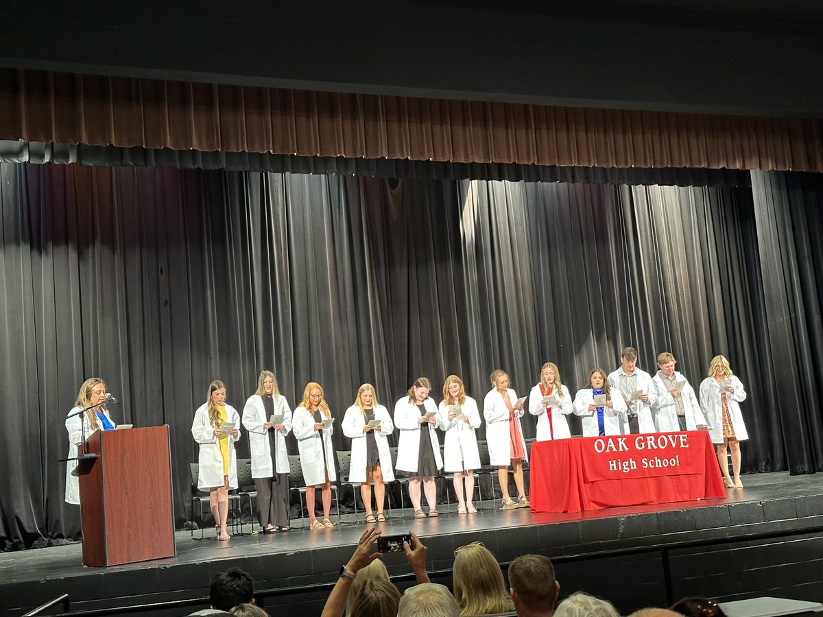 cbshaw22's tweet image. Representing @JEFCOCareerTech at the @OakGroveTigers White Coat Ceremony for Certified Patient Care Tech and Certified Pharmacy Tech students.