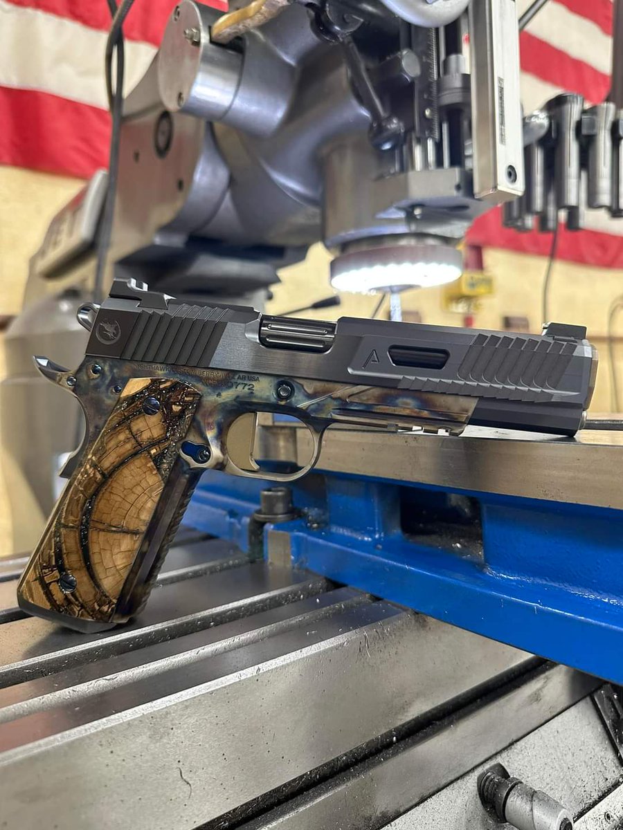 AZWS's tweet photo. #Gunporn from our #badass friends over at @NighthawkCustom 🔥🔥🔥

Stunning VIP Agent 2 🔥

#VIPAgent2 #ColorCaseHardening #ColorCase #Blued #Custom1911 #45ACP #Agent2 #MammothIvory #AZWS #Shootingforum #2ADefenders https://t.co/aLUnczai52