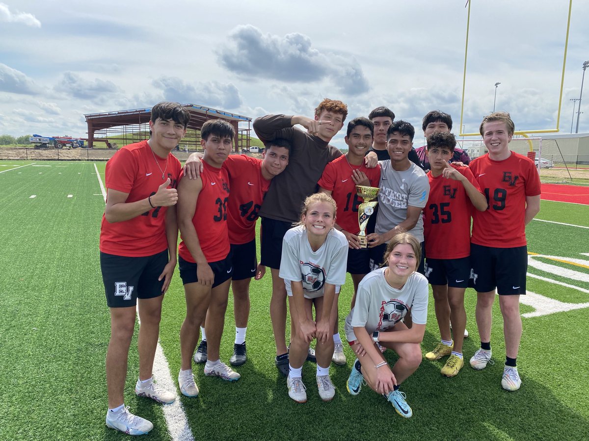patriotsoccerev's tweet photo. 2023 Taco Bowl champions!  Captain Damian Cantu. https://t.co/MfKp8Fx4qY