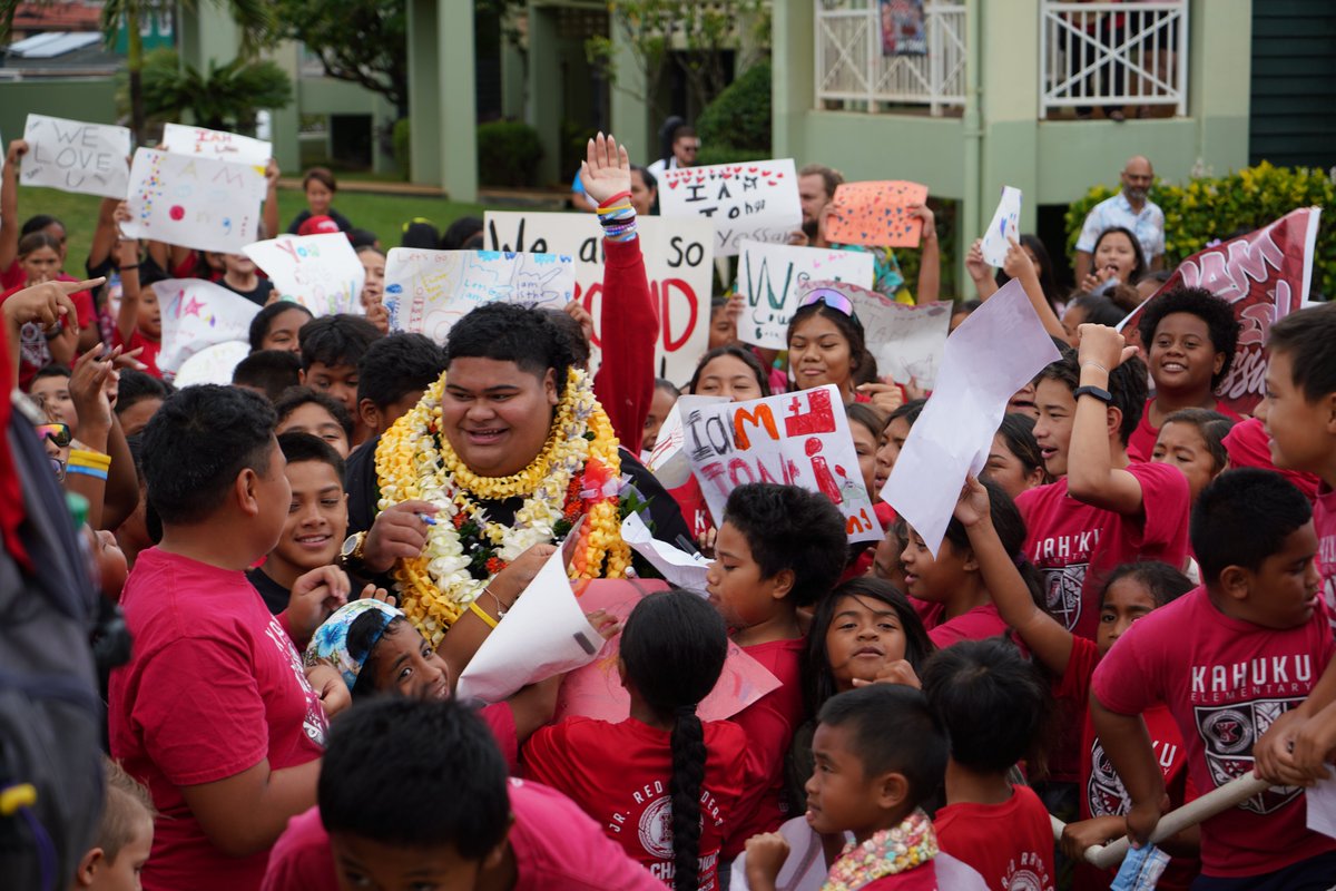 From the <a href="/AmericanIdol/">American Idol</a> Top3 to the halls of Kahuku Elementary, Iam Tongi returns to his roots, reliving his ukulele beginnings with former teacher, Alison Faleolo. Reminding us all of humble beginnings and the lasting impact of great teachers. All of HIDOE is cheering you on! 🤙🏽