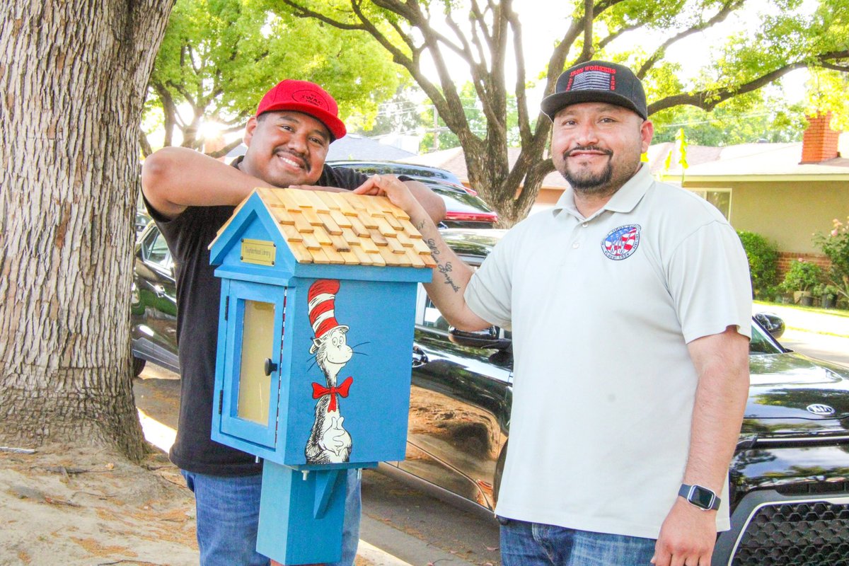 Maxwell4Fresno's tweet photo. Thank you to our local @TheIronworkers 155 for volunteering to help install dozens of free little libraries across D4. Our “On the Same Page” campaign is nearly complete which will bring free books to children in every D4 neighborhood! https://t.co/nzfUjIEWVB