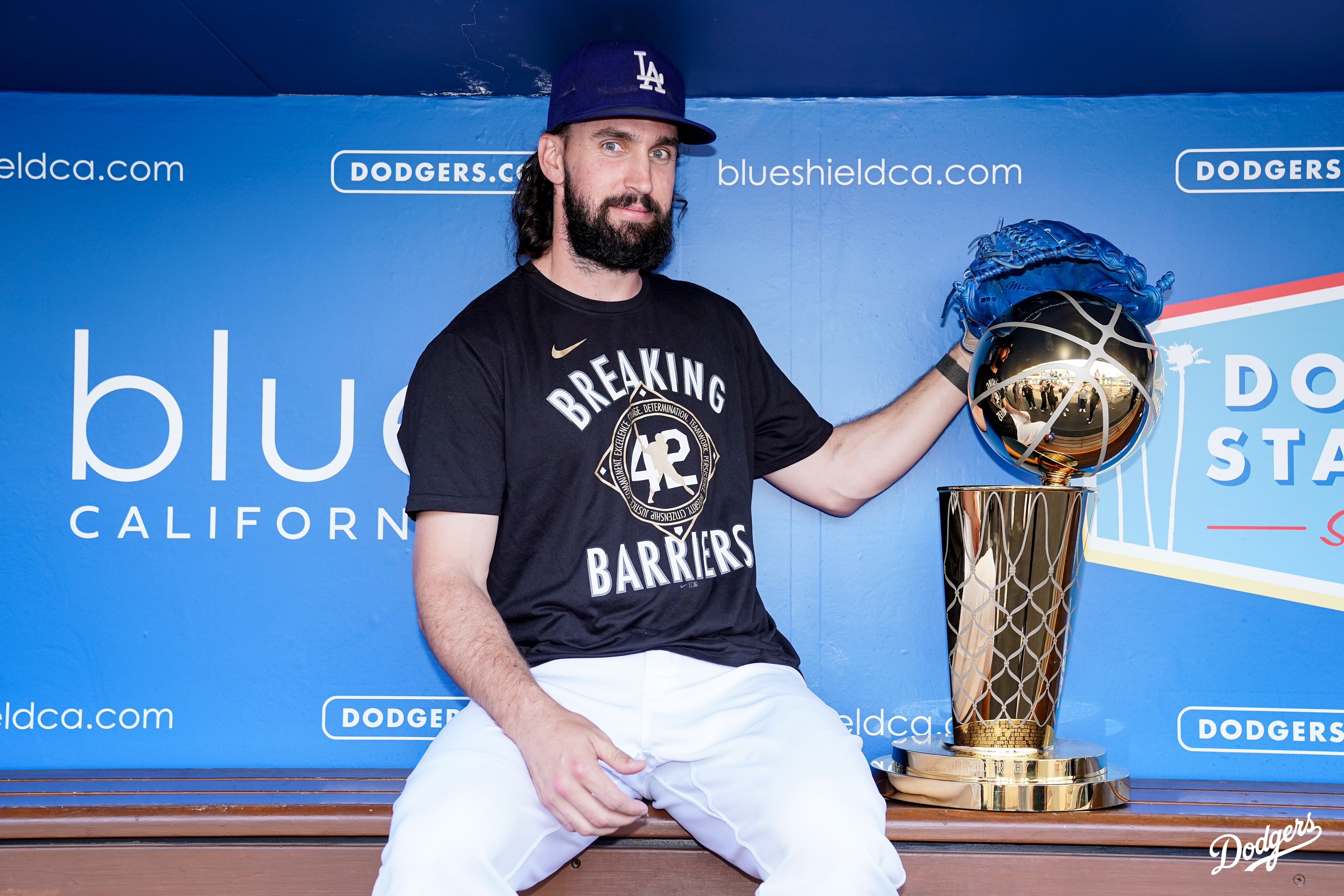 Los Angeles Dodgers on X: For LA. Good luck tonight, @Lakers! #Dodgers
