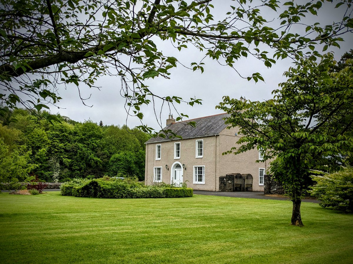 It was a privilege to be asked to lead 2 team development days with the SLT at @IrishSocPS_NU last week. School development planning, team coaching and conversation around the topic of @At_My_Best. All in the beautiful setting of 'Cutts House' in Castleroe. @hon_irish
