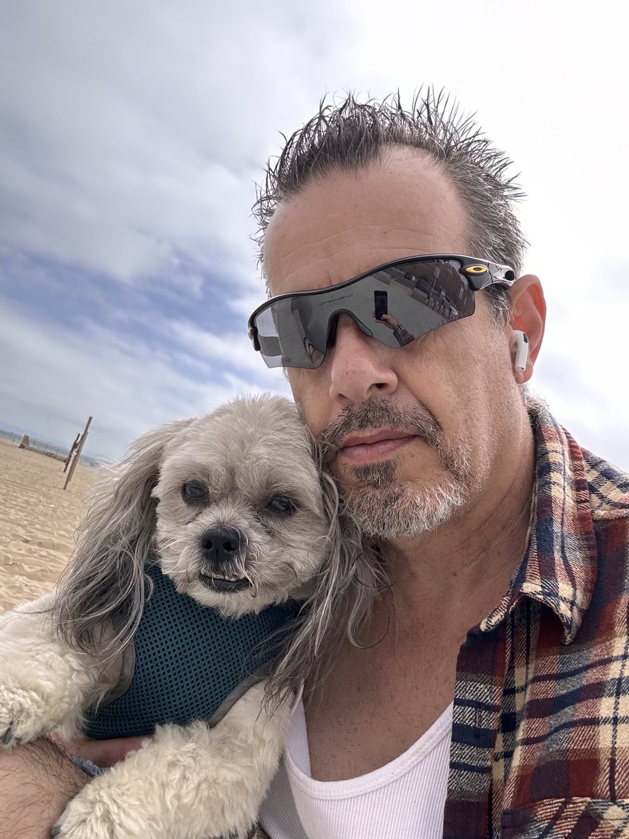 roy66's tweet image. @ the beach with Chico…