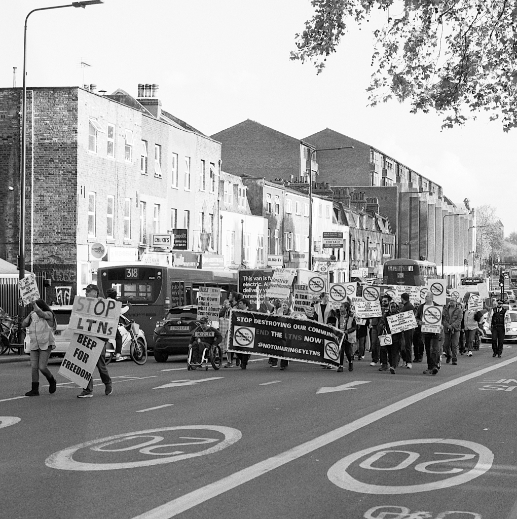 FurnerStephen's tweet photo. Monday evenings Haringey anti-LTN march from Downhills Park along West Green Road and the High Road to the old Tottenham Town Hall for a full Council meeting. A peaceful well organised march that attracted a lot of attention from those it passed and honking of car horns. https://t.co/KR5KldYLNp