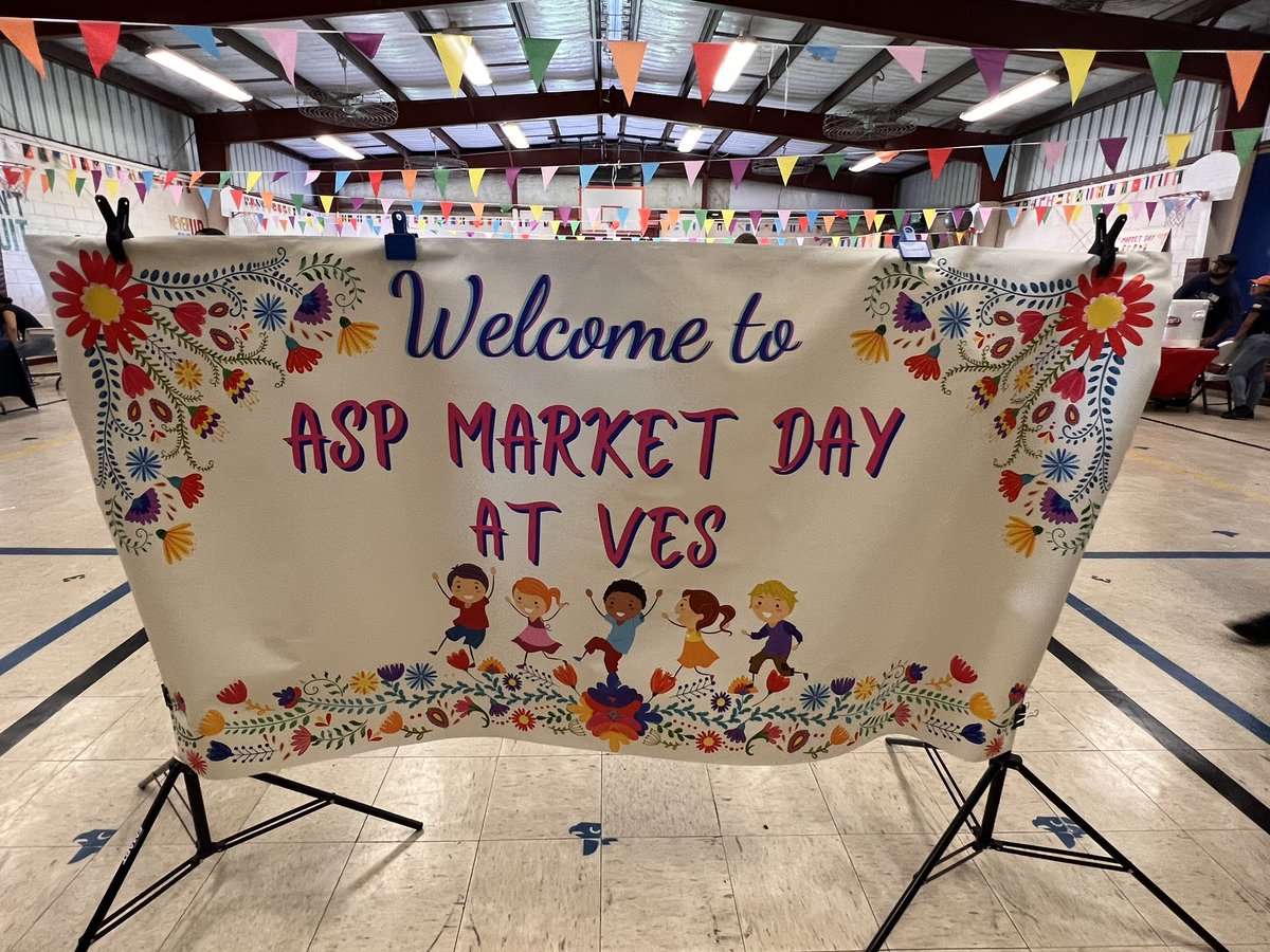 Sharon_2113's tweet photo. Shout out to the VES after school program staff and students for a successful Market Day! 💙🤍 #VESwebuildsmiles #VESforsomanyreasons https://t.co/6Tf5tMSTMD