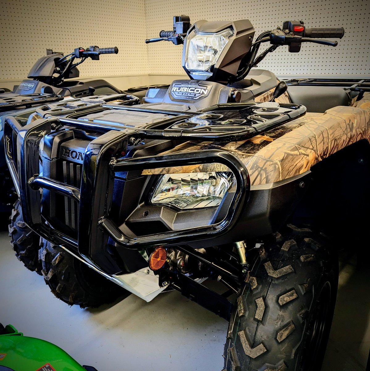 Rare sighting in Nelles Corners 👀 one of the very few Camo Rubicons in Ontario. Stop in and take a look

#Honda #Rubicon #WorkPlayRide
