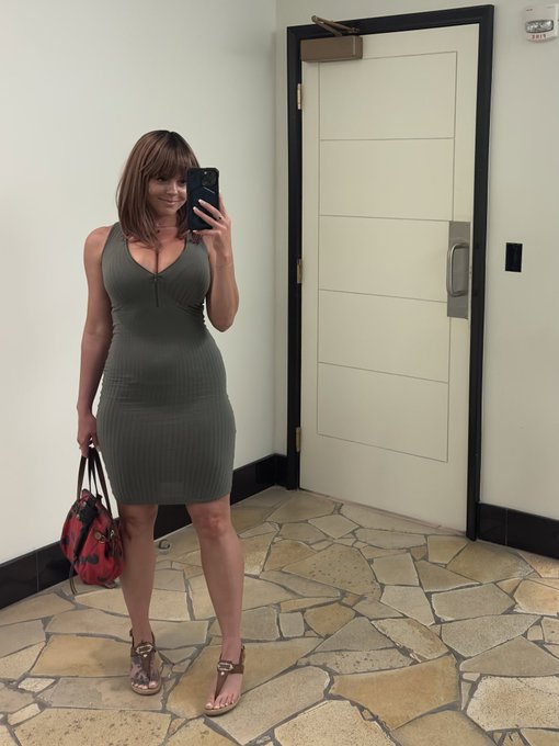 Thank you for all the birthday love! I&rsquo;ve appreciated it! Turning 32 feels good &amp; I&rsquo;ve got goals to be<a href="/tag/rahyndeejames"class="tags"><span>#rahyndeejames</span></a>