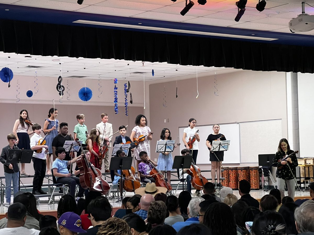 NISDWernli's tweet photo. Whata-Fine Arts Night 🎶 🎨 @lorimshaw @mrsfeldt5 #WhataWildcat #RootEdWernli https://t.co/XnAFOwW65f