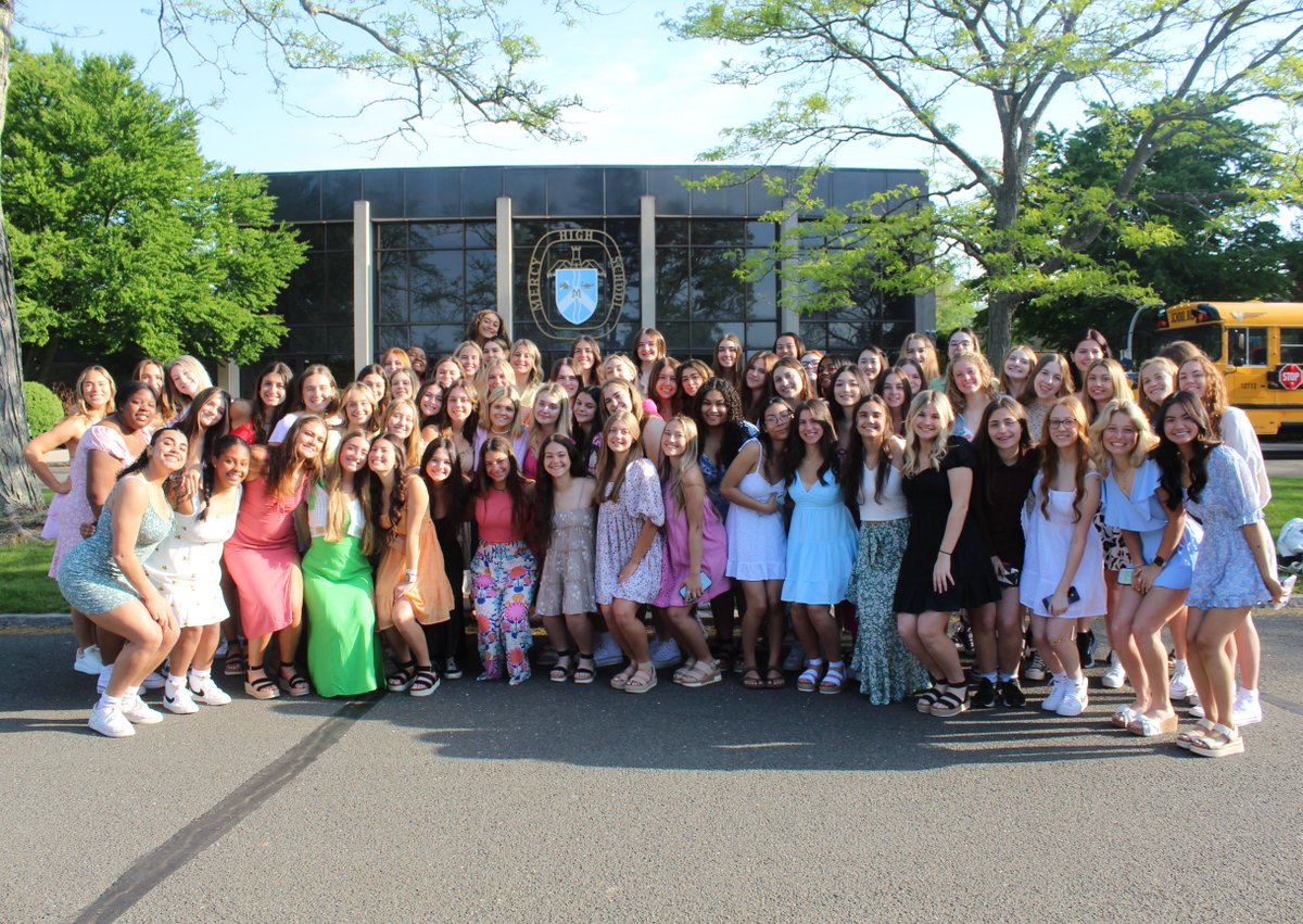 MercyMiddletown's tweet photo. Seniors marked their last day of classes Friday (with a lot of laughs, hugs and tears!) and returned today for their Alumnae Induction Breakfast.  A special thank you to Kristen Woronoff ’93, our guest speaker! 📷: R. Butterly

#countdowntograduation #mercyhigh #mercymiddletown https://t.co/iOb6MQ41j9