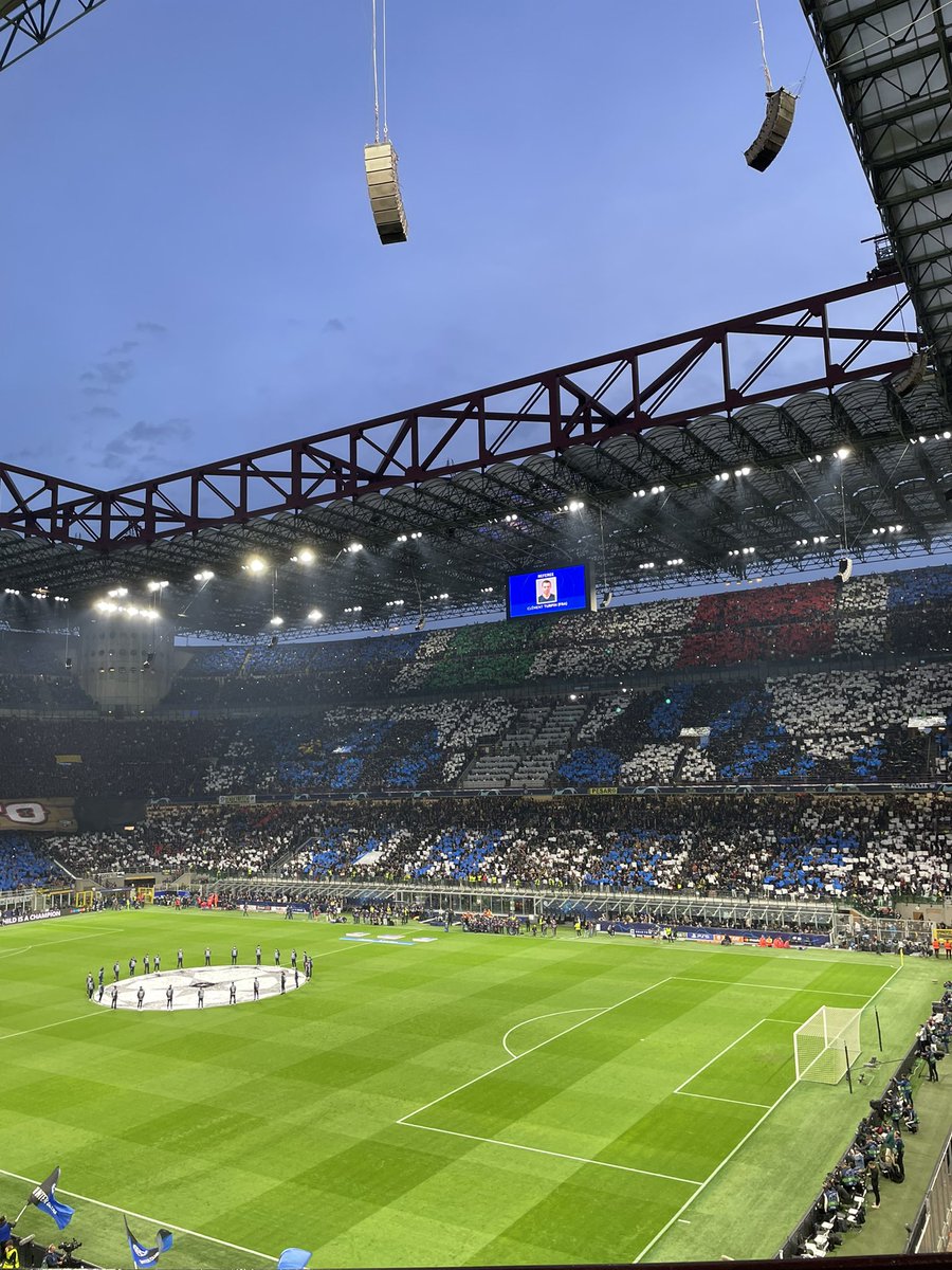 barella_burner's tweet photo. FINALLLEEEEE!!! ⚫️🔵⚫️🔵 One of the best nights of my life, FORZA 🖤💙 https://t.co/l8le63QMOD
