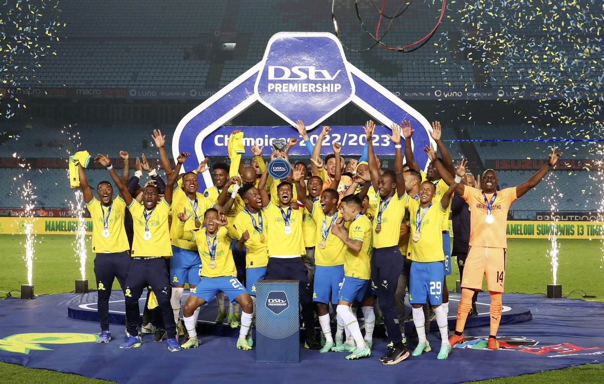 Velile_Mnyandu's tweet photo. Left home at 07:30 & returning at 00:35 the following day. A @Masandawana filled day as we laid to rest the clubโs legend #RIPGoldfinger & lifted the record extending 13th league title in the PSL era. Onto the next oneโฆ. #TotalEnergiesCAFCL ๐๐๐
@SABC_Sport | #DStvPrem https://t.co/4mDehnWwun