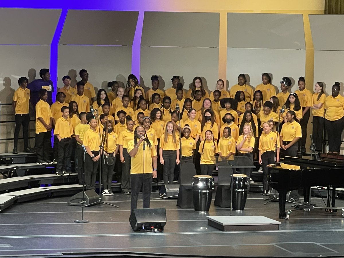 drwilliams08's tweet photo. The @HMS_HCS Chorus concert was amazing! Loved the song selections and solos. Excellent job Mr. Smith and the HMS Chorus! #hamptonspirit #hamptonpride @DrBEducates https://t.co/ICYD5kg8sv