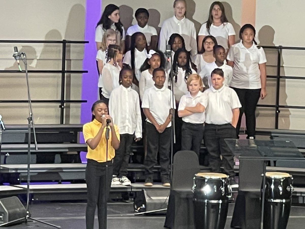 drwilliams08's tweet photo. The @HMS_HCS Chorus concert was amazing! Loved the song selections and solos. Excellent job Mr. Smith and the HMS Chorus! #hamptonspirit #hamptonpride @DrBEducates https://t.co/ICYD5kg8sv