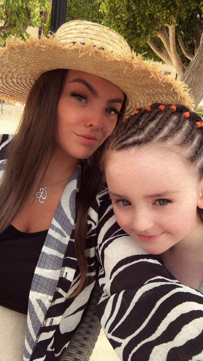 bethlysaght_'s tweet photo. 🫶🏻🌴🌞 https://t.co/sSp4UBKi95