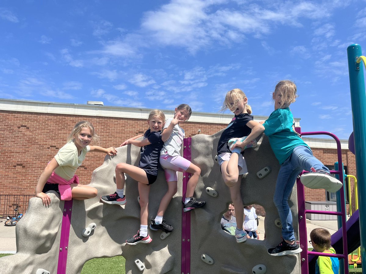 ashariseclassen's tweet photo. Tuesday’s Recess FuN! @emwolves https://t.co/1XxIP6QDrP