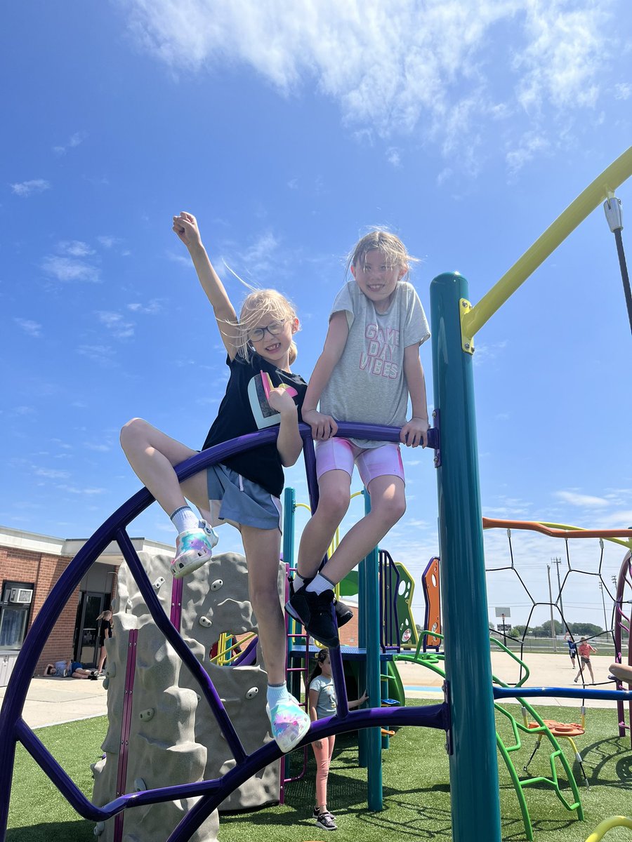 ashariseclassen's tweet photo. Tuesday’s Recess FuN! @emwolves https://t.co/1XxIP6QDrP
