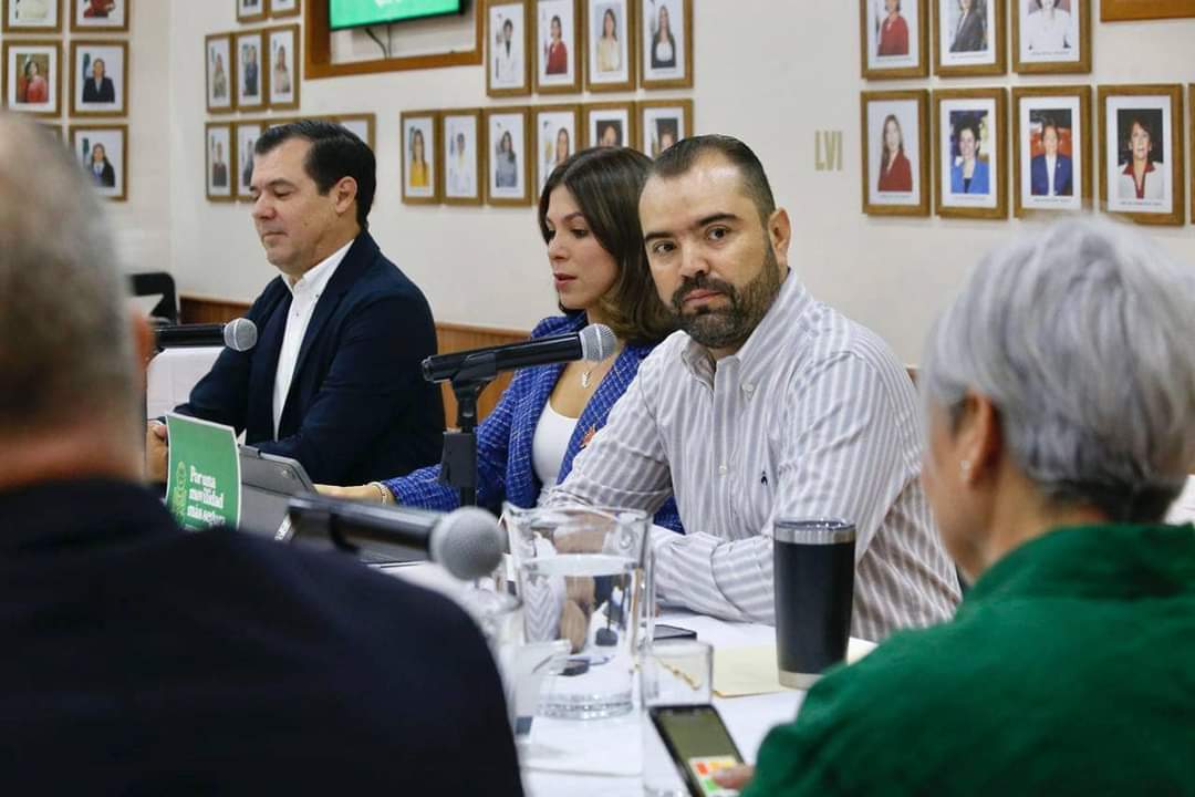 MonitorZmg's tweet photo. LegislativoJal: RT @GerardoQuirinoV: lo que incluye transporte y patrulla escolar, regulación para las sillas de menores en los autos, concientización y campañas de cultura vial, entre muchas otras acciones que estamos impulsando de la mano de diversas o… https://t.co/2KtNkFUXfo