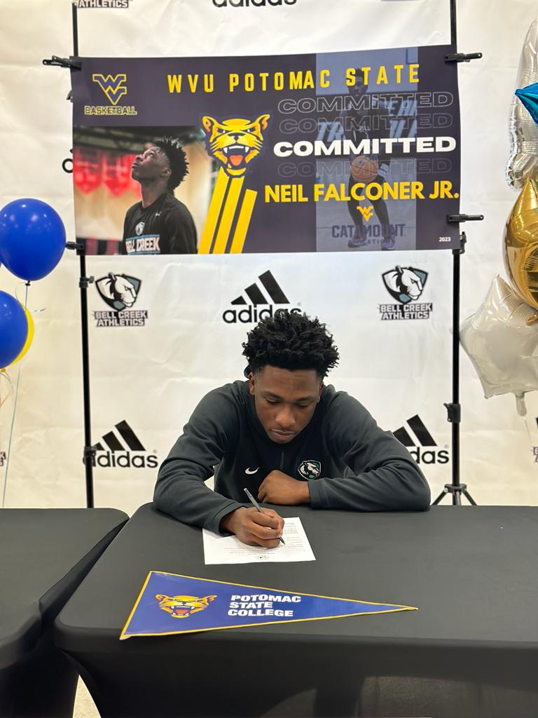 EvonNFalconer's tweet photo. Thanks to everyone who came to support me on my Signing Day. Thanks to Bell Creek Academy for setting it up. It was pure love ❤️ 💢 #support 🙏🏾 #readyformynextchapter🎬
@BCABoysBball @BradyFolk @CoachRStreets @g_ruppel @CasinoPartyLLC @ReggieEvans30 https://t.co/vxUPbmoNXF