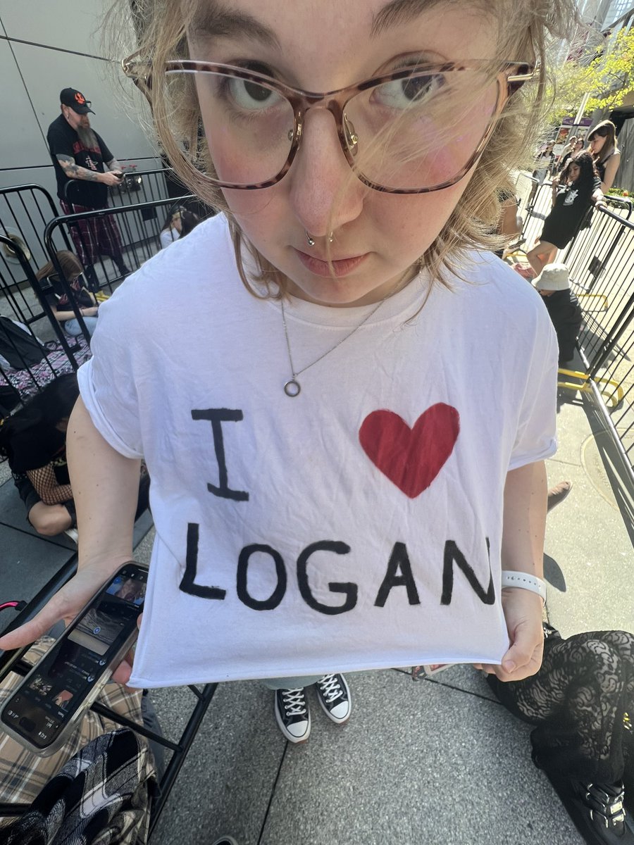 been in this line too long we might go crazy go stupid go blegh 😝 also who the fuck is logan #lovejoyla