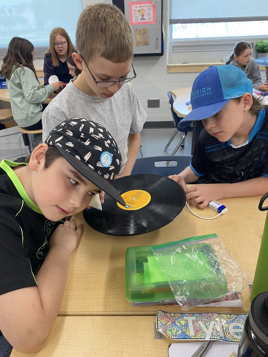 MissR_Teacher's tweet photo. made record players today with motors, paper, tape and needles! to @wisekidnetic #grade4science #Sound #HandsonLearning #HSDLearns https://t.co/voBWTUFoTo