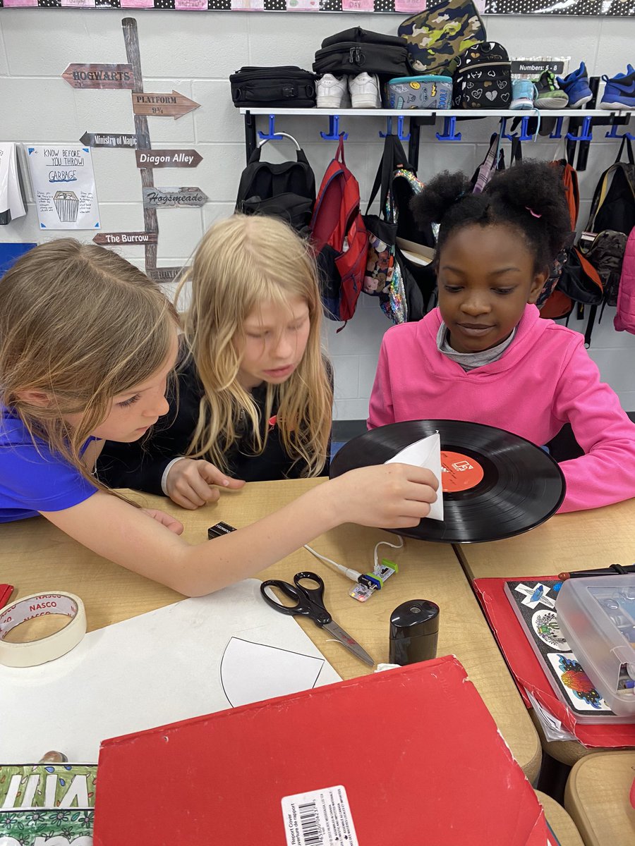 MissR_Teacher's tweet photo. made record players today with motors, paper, tape and needles! to @wisekidnetic #grade4science #Sound #HandsonLearning #HSDLearns https://t.co/voBWTUFoTo