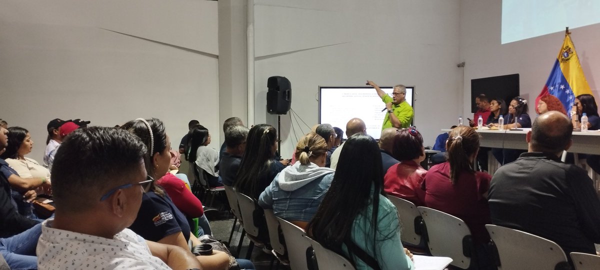 FarmapatriaV's tweet photo. Seguiremos trabajando de manera continúa para  garantizar de forma consecutiva y gratuita cada tratamiento de los pacientes de los Programas de Salud.

#LeerDescoloniza
@NicolasMaduro 
@MinSaludVE 
@GobDeVenezuela https://t.co/0D4b9rDs82