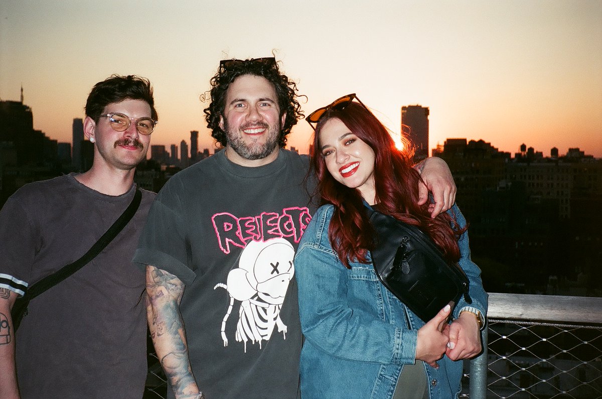 LemonScented_'s tweet image. NFT NYC Film dump.
Glad I got to meet all my favorites 🥰
@SolJakey @wordslikerad @foundfacade 
@bangerzNFT @NFTreatzz @glonkypixels