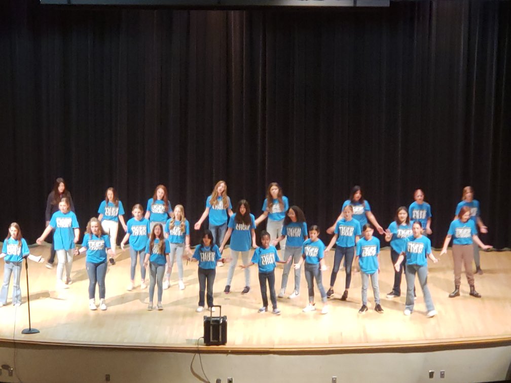 FrenshipMS's tweet photo. Choir students put on a great show at their pops concert this evening. All of their hard work really showed! #thefms https://t.co/0JkIiRGF2V