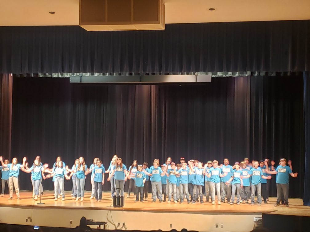 FrenshipMS's tweet photo. Choir students put on a great show at their pops concert this evening. All of their hard work really showed! #thefms https://t.co/0JkIiRGF2V