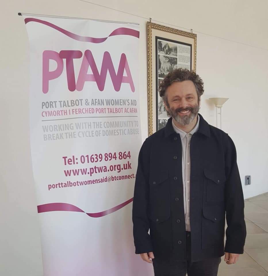 A thread of Michael Sheen just standing there 🧍🧍🧍🧍🧍🧍
#SheenSpam