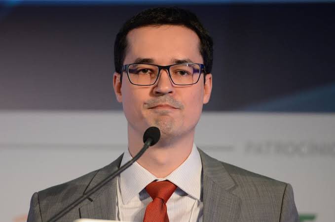 Deputado Deltan Dallagnol, o mestre o Power Point fake news, acaba de ter mandato cassado pelo TSE.

Dia triste 👏👏👏👏👏👏
