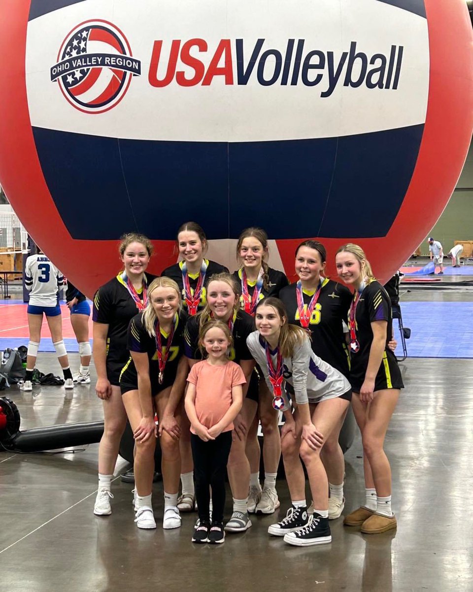 DVC_Defiance's tweet image. 16 Elite Ciolek went 5-1 this weekend at OVRs, winning their bracket! Great season! 💜🏐✨