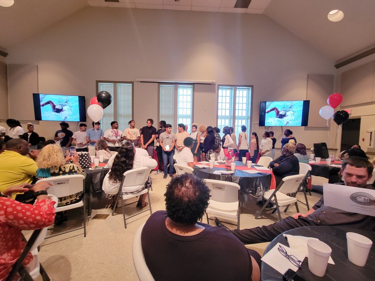 Celebrating <a href="/THSAthleticsNC/">Thomasville Bulldog Athletics</a> tonight and AD Coach Bare said it best: great kids doing great things! State and league champs, trailblazing qualifiers, you name it!

Thanks to our keynote speaker <a href="/SeSRay23/">Secily Ses Ray</a> and congrats to all our <a href="/thomasvillehigh/">THS Bulldogs</a> student-athletes! #TCSGreatThings