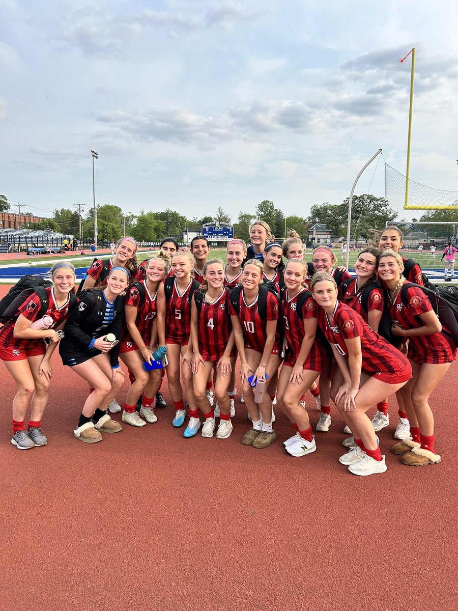 HC_GirlsSoccer's tweet photo. Regional Semi Final win for the Red Devils.  
🧤 S/O-Skinner/Cranmer
⚽️-Knotts(3), Rohn, Krogstie, Snodgrass, Healy Panveno
💁‍♀️-Knotts(2), Edgewater, Lynch (2), McDonnell, Rohn

Regional Final will be Friday vs winner of RB vs Glenbard East.

👀 😈 … https://t.co/GHiY7quVQu