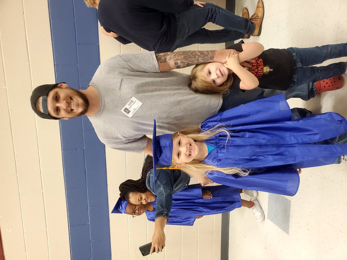 RoderickKing01's tweet photo. A few more pics from today's kindergarten and senior walk at NeSmith Elementary that was fun, exciting, and emotional for parents and loved ones as they lined the sidewalk and hallways. #nes #communityisd #communityhighschool #Braves @tonya_knowlton @communityisd @NES_Braves https://t.co/PMTI94nSdP