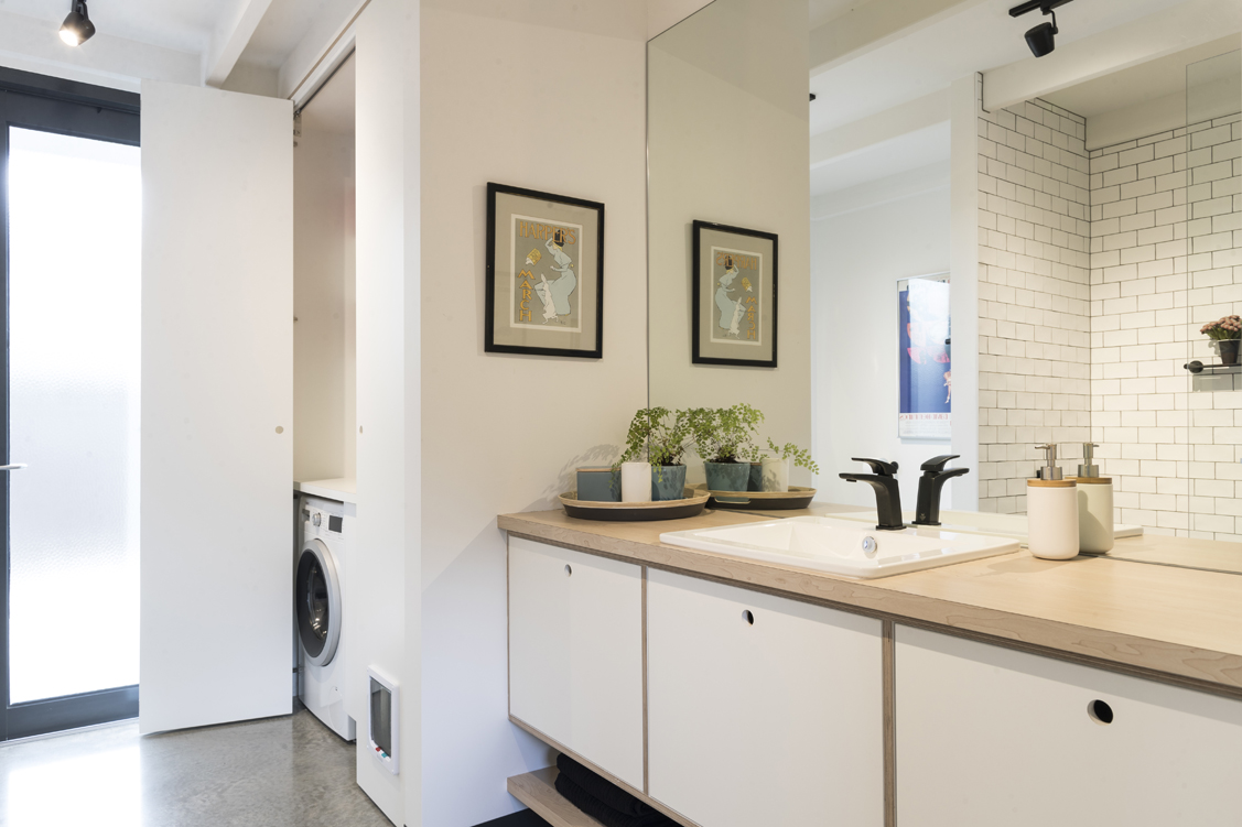 BespokeHQ's tweet photo. The European laundry in the guest bathroom at Bespoke House 4. Tucked behind bi-fold doors, the compact laundry is a discreet functional addition. Photo: @dean_walters Suppliers: @soueasthomes @laminexau @catta_tc https://t.co/NNwuZHoT0t