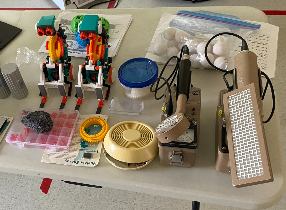 CNL_LNC's tweet photo. CNL had the pleasure visiting St.  Anthony’s Catholic School in #ChalkRiver! The grade 2-8 students got a hands-on robotics presentation for @Sci_Od Week.

Want to join the #EducationOutreachProgram? Email communications@cnl.ca.

@AECL_EACL, #nextgen, @RCCDSB #OdySci, #STEM https://t.co/Gic9eT64VX