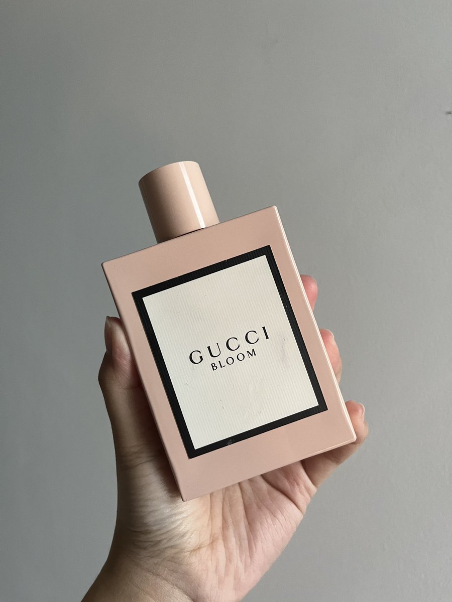 journeyofelinn's tweet photo. The perfume i wear on my wedding day!

Gucci - Bloom

jujur ketika cari perfume buat wedding dulu aku tu galau banget, pengen yg semerbak bunga tapi sopan wanginya akhirnya nemu ini pas jalan" di sephora dan langsung suka

white floral, tuberose, green https://t.co/n4KaD5ro7Z